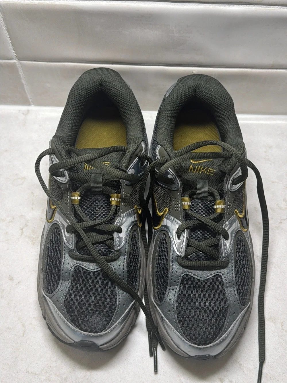 Nike Big Kids V5 RNR Tennis Shoes